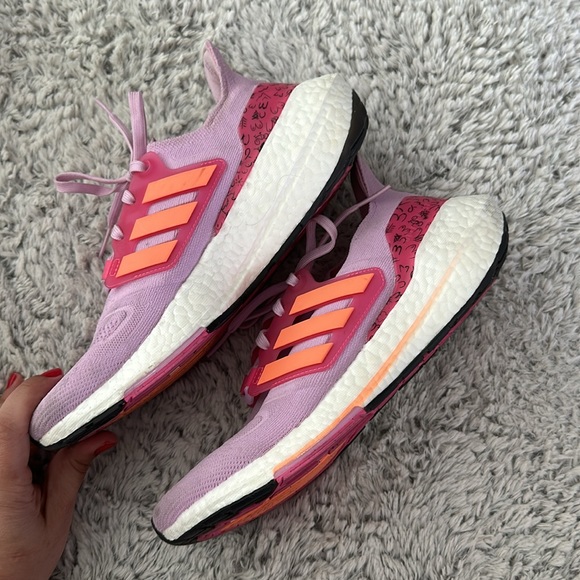 adidas Ultraboost 22 "Breast Cancer Awareness" sneakers - Picture 6 of 7